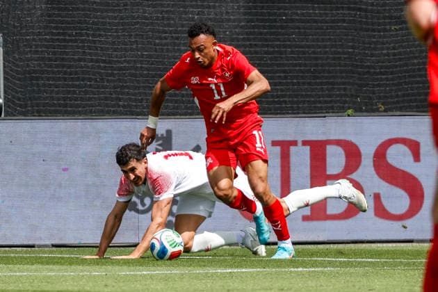Mo Abualnadi Jordan, 16 and Dan Ndoye Switzerland, 11 in duel , Switzerland, Soccer, Friendly match, Switzerland vs Jordan, 31 05 2026, St Gallen Kybunpark Hessen Switzerland Copyright: xGrantxHubbsx
