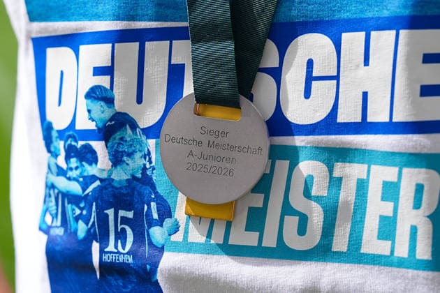 31 05 2026, xydrx, Herren, Fußball, U19 DFB Nachwuchsliga, Finale, TSG 1899 Hoffenheim 1 FC Köln, Saison 2025 2026, PreZero Arena Nahaufnahme der Sieger Medalie DFB regulations prohibit any use of photographs as image sequences and or quasi video Copyright: HMBxMedia YannisxDreimann
