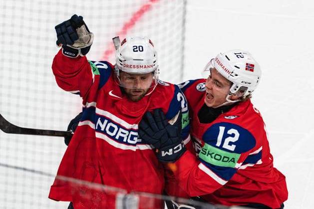 ZURICH, ZURICH - MAY 31: Emilio Pettersen and Noah Steen of Norway celebrate during the Bronze Medal Game between Canada and Norway of the 2026 IIHF World Championship, WM, Weltmeisterschaft at Swiss Life Arena on May 31, 2026 in Zurich, Zurich, Switzerland.  Copyright: xLivioxBaeriswylx xSPPx Sportspressphoto_SPR157726