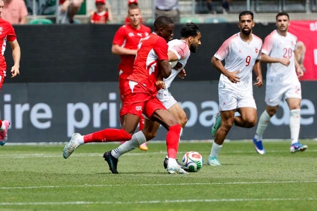Denis Zakaria Switzerland, 06 and Musa Al Tamari Jordan, 10 in running duel , Switzerland, Soccer, Friendly match, Switzerland vs Jordan, 31 05 2026, St Gallen Kybunpark Hessen Switzerland Copyright: xGrantxHubbsx