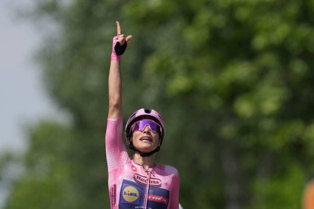 Italy™s Elisa Balsamo of Lidl - Trek™s (Pink jersey) winner of the stage on the finish line during Stage 2 of the Giro d™Italia Women, from Roncade to Caorle, Italy, Sunday May 31, 2026  Copyright: xDavidexSpada LaPressex