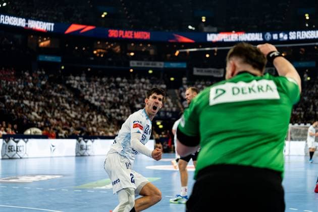 Benjamin Richert 22 Montpellier HB shakes his fist and cheers loudly on the pitch In the background is a player from SG Flensburg Handewitt, in the foreground a referee in a green jersey Benjamin Richert 22 Montpellier HB cheers during the 3rd Place Match Copyright: xPhilippHeistx