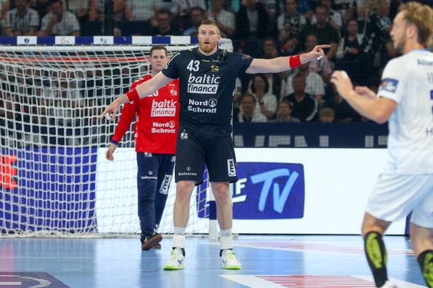 31 05 2026 ,xgox, Handball Handball EHF European League, Match for 3rd place Montpellier Handball SG Flensburg Handewitt emspor, v l Blaz Blagotsinek Flensburg, 43 gives instructions, gestures with arms, gesticulates, gives instructions Hamburg