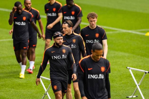 ZEIST - Memphis Depay, Marten de Roon and Mats Wieffer during the farewell training of the Dutch national team, Nationalteam at the KNVB training complex, in preparation for the World Cup in the United States. SONNY LENSEN ANP xVIxANPxSportx xxANPxIVx 559751943 originalFilename: 559751943.jpg