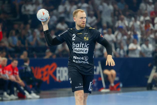 31 05 2026 ,xgox, Handball Handball EHF European League, Match for 3rd place Montpellier Handball SG Flensburg Handewitt emspor, v l Simon Pytlick Flensburg, 2 on the ball, plays the ball Hamburg