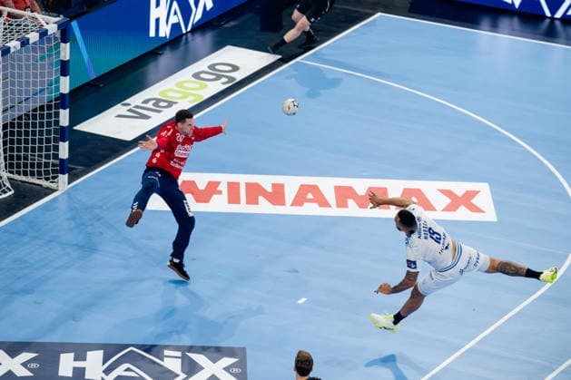 Hamburg, 31 05 2026, Handball, Men, EHF European League Men 2025 26, Match for 3rd place, Montpellier HB SG Flensburg Handewitt Arthur Lenne Montpellier Handball, 19 on goal throw against Kevin Moller SG Flensburg Handewitt, 20