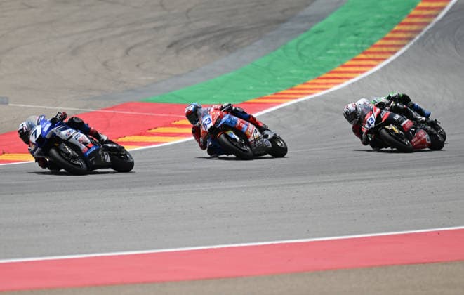 (260531) -- ALCANIZ, May 31, 2026 -- Valentin Debise (C) of EASTROC ZXMOTO Evan Bros Factory competes during the race 2 of WorldSSP at the FIM Supersport World Championship, WM, Weltmeisterschaft Aragon Round in Alcaniz, Spain, May 31, 2026. ) (SP)SPAIN-ALCANIZ-WSBK-WORLDSSP-ARAGON-RACE 2 ChengxMin 