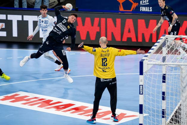 Hamburg, 31 05 2026, Handball, Men, EHF European League Men 2025 26, Match for 3rd place, Montpellier HB SG Flensburg Handewitt Marko Grgic SG Flensburg Handewitt, 17 on goal throw against Charles Bolzinger Montpellier Handball, 12