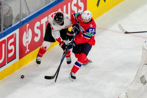 ZURICH, SWITZERLAND MAY 31 Mark Scheifele of Canada L against Sander Hurrod of Norway R during the 2026 IIHF Ice Hockey World Championship Switzerland Bronze medal game between Canada and Norway at Swiss Life Arena on May 31, 2026 in Zurich, Zurich Zurich Swiss Life Arena Zurich Switzerland Switzerland Copyright: xJustPictures.ch JarixPestelaccix jp-en-EuSpIm-JP6_JAR_Canada_Norway_31May2026_00033