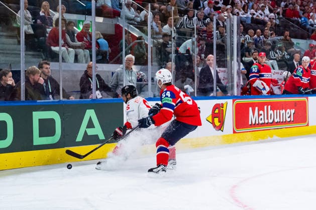 ZURICH, SWITZERLAND - MAY 31: Sander Hurrod (Norway, 54) in the battle for the puck with Denton Mateychuk (Canada, 5) during the Bronze Medal Game - Match 63 between Canada and Norway at the IIHF Ice hockey, Eishockey World Championship, WM, Weltmeisterschaft 2026, Swiss Life Arena on May 31, 2026 in Zurich, Switzerland. Zurich Switzerland Copyright: xTimoxSteinx