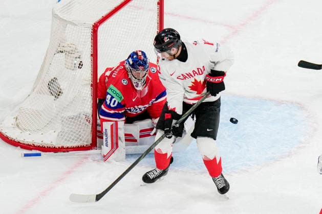 ZURICH, SWITZERLAND MAY 31 Gabriel Vilardi of Canada try to disturb goalkeeper Henrik Haukeland of Norway L during the 2026 IIHF Ice Hockey World Championship Switzerland Bronze medal game between Canada and Norway at Swiss Life Arena on May 31, 2026 in Zurich, Zurich Zurich Swiss Life Arena Zurich Switzerland Switzerland Copyright: xJustPictures.ch JarixPestelaccix jp-en-EuSpIm-JP6_JAR_Canada_Norway_31May2026_00035