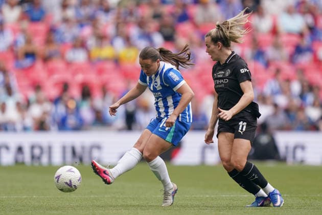 Brighton & Hove Albion Women v Manchester City Women, Women s FA Cup Final Fran Kirby of Brighton & Hove Albion under pressure from Lauren Hemp of Manchester City during the Brighton & Hove Albion Women v Manchester City Women, Adobe Women s FA Cup Final at Wembley Stadium, London, England on 31 May 2026 Credit: Dylan Hepworth Every Second Media Editorial use only. All images are copyright Every Second Media Limited. No images may be reproduced without prior permission. Copyright: xIMAGO EveryxSecondxMediax ESM-2018-0029 DylanxHepworthx xEveryxSecondxMediax