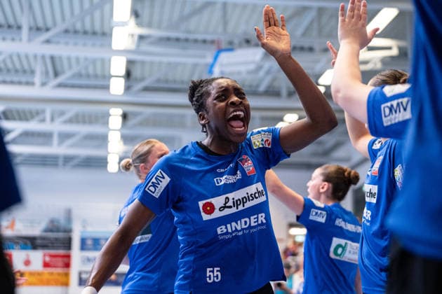 HSG Blomberg Lippe GER vs Borussia Dortmund GER Handball, 1 Handball Bundesliga Women, Final, Game 3, 31 5 2026, Season 2025 2026, Blomberg Farrelle Njinkeu HSG Blomberg Lippe, 55 high-fives her teammates while warming up Blomberg Sporthalle an der Ulmenallee Germany