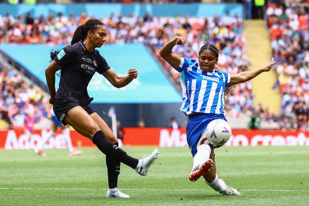 Brighton and Hove Albion Women v Manchester City Women Adobe Womens FA Cup Madison Haley of Brighton & Hove Albion Women battles for the ball with Jade Rose of Manchester City Women during the Adobe Womens FA Cup Final between Brighton and Hove Albion Women and Manchester City Women at Wembley Stadium, London 31 05 2026 UK Newspapers OUT Copyright: xLucyxCopseyx FIL-23532-0037