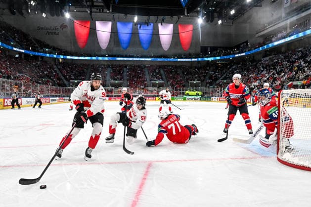 ZURICH, SWITZERLAND MAY 31 Ryan O™Reilly of Canada L in action in front of goalkeeper Henrik Haukeland of Norway during the 2026 IIHF Ice Hockey World Championship Switzerland Bronze medal game between Canada and Norway at Swiss Life Arena on May 31, 2026 in Zurich, Zurich Zurich Swiss Life Arena Zurich Switzerland Copyright: xJustPictures.ch AndreaxBrancax jp-en-EuSpIm-JP7_ANB_CanNor_31052026_8526