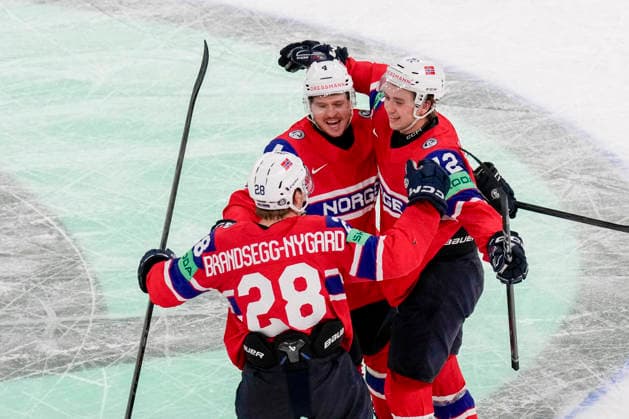 ZURICH, SWITZERLAND MAY 31 Stian Solberg of Norway R celebrates his goal during the 2026 IIHF Ice Hockey World Championship Switzerland Bronze medal game between Canada and Norway at Swiss Life Arena on May 31, 2026 in Zurich, Zurich Zurich Swiss Life Arena Zurich Switzerland Copyright: xJustPictures.ch JarixPestelaccix jp-en-EuSpIm-JP6_JAR_Canada_Norway_31May2026_00101