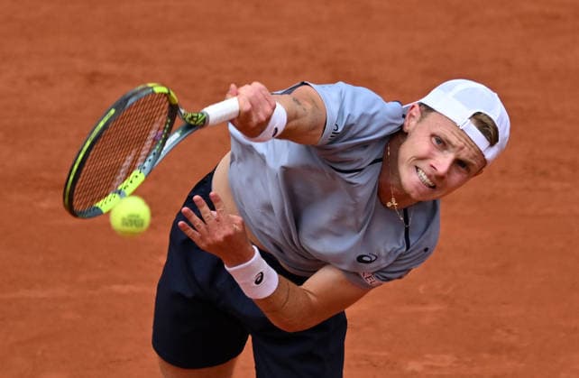 2026 French Open, Roland-Garros - Day 8 PARIS, FRANCE - MAY 31: Jesper de Jong of Netherlands in action against Alexander Zverev (not seen) of Germany during their men s singles match on day 8 of the French Open tennis tournament at the Roland-Garros Complex in Paris on May 31, 2026. Mustafa Yalcin Anadolu Paris France. Editorial use only. Please get in touch for any other usage.  Copyright: x2026xAnadoluxMustafaxYalcinx