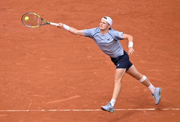 2026 French Open, Roland-Garros - Day 8 PARIS, FRANCE - MAY 31: Jesper de Jong of Netherlands in action against Alexander Zverev (not seen) of Germany during their men s singles match on day 8 of the French Open tennis tournament at the Roland-Garros Complex in Paris on May 31, 2026. Mustafa Yalcin Anadolu Paris France. Editorial use only. Please get in touch for any other usage.  Copyright: x2026xAnadoluxMustafaxYalcinx