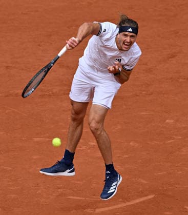 2026 French Open, Roland-Garros - Day 8 PARIS, FRANCE - MAY 31: Alexander Zverev of Germany in action against Jesper de Jong (not seen) of Netherlands during their men s singles match on day 8 of the French Open tennis tournament at the Roland-Garros Complex in Paris, France, on May 31, 2026. Mustafa Yalcin Anadolu Paris France. Editorial use only. Please get in touch for any other usage.  Copyright: x2026xAnadoluxMustafaxYalcinx