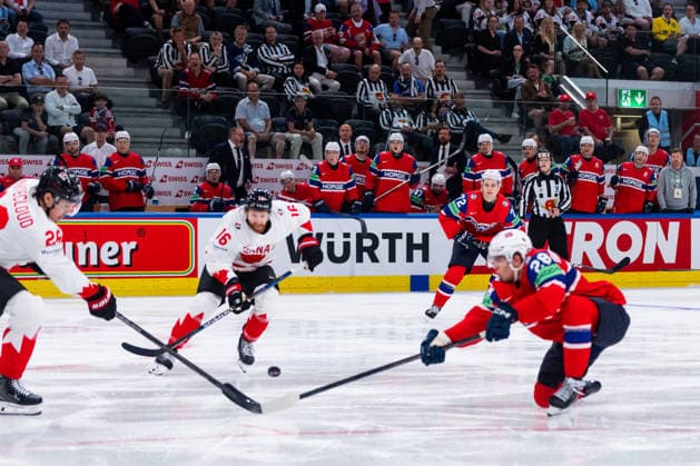 ZURICH, SWITZERLAND - MAY 31: Michael Brandsegg-Nygard (Norway, 28) in the battle for the puck with Dylan Cozens (Canada, 24) and Connor Brown (Canada, 16) during the Bronze Medal Game - Match 63 between Canada and Norway at the IIHF Ice hockey, Eishockey World Championship, WM, Weltmeisterschaft 2026, Swiss Life Arena on May 31, 2026 in Zurich, Switzerland. Zurich Switzerland Copyright: xTimoxSteinx