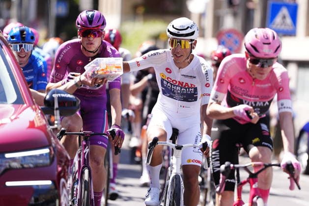 Denmark™s Jonas Vingegaard Hansen of Team Visma Lease A Bike pink jersey and Portugal™s Afonso Oliveira Eulalio of Bahrain Victorious white jersey during Stage 21 of the Giro d™Italia from Rome to Rome Italy, Monday May 31, 2026  Copyright: xFabioxFerrari LaPressex