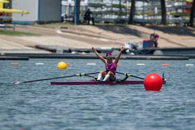Seville, Spain. 30 May 2026. Rower Kenia Lechuga Alanis (Mexico) raises her arms in celebration after winning the LW1x Lightweight Women s Single Sculls Final A Race at the World Rowing Cup 1 2026 at CEAR La Cartuja. Seville Spain Copyright: xDavidxSarmientox xVWPicsx DSG-0898