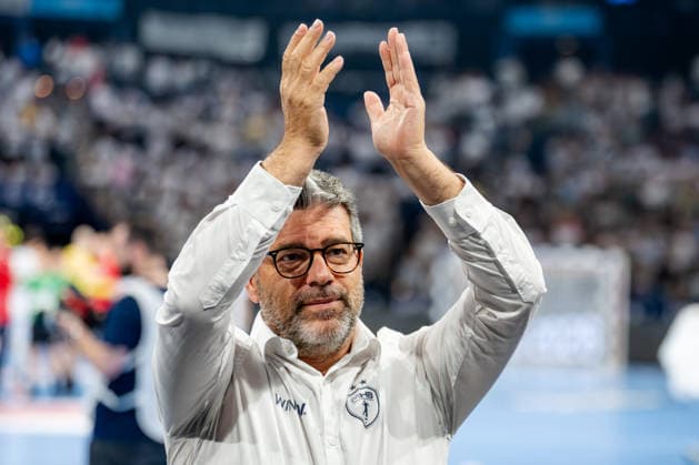 Hamburg, 31 05 2026, Handball, Men, EHF European League Men 2025 26, Match for 3rd place, Montpellier HB SG Flensburg Handewitt Erick Mathe Coach Montpellier Handball thanks the fans from Montpellier