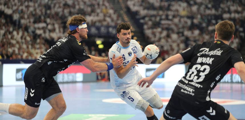 photo on the ball Kyllian VILLEMINOT Montpellier against Johannes Golla left , Flensburg Handball Men on Sun 31 05 2026 Mens EHF European League , Final Four in Hamburg SG Flensburg Montpellier HB Match for 3rd place