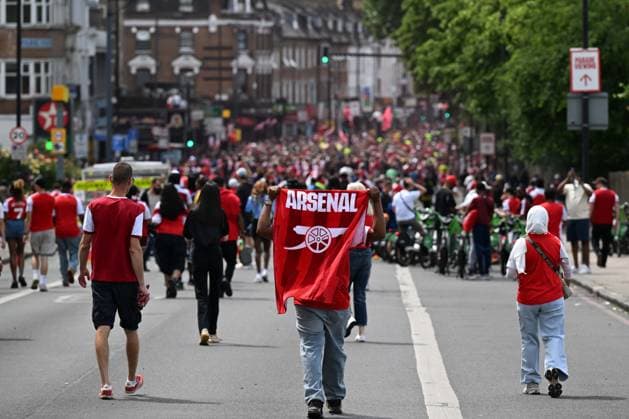 Arsenal’s championship parade in London LONDON, UNITED KINGDOM - MAY 31: Fans wearing jerseys attend the parade as part of Arsenal’s championship celebrations showed their support for their team along the route in North London, United Kingdom, on May 31, 2026. Rasid Necati Aslim Anadolu London United Kingdom. Editorial use only. Please get in touch for any other usage.  Copyright: x2026xAnadoluxRasidxNecatixAslimx