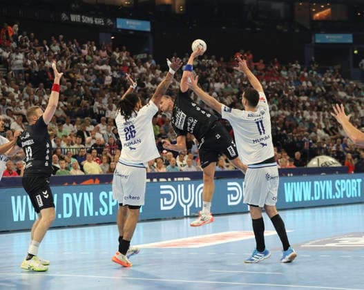 photo Kent Robin Tönnesen Tonnesen Flensburg throws against Zvonimir SRNA and left Hugo Bryan MONTE dos SANTOS Montpellier Handball Men on Sun 31 05 2026 Mens EHF European League , Final Four in Hamburg SG Flensburg Montpellier HB Match for 3rd place