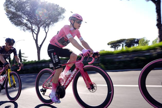 Denmark™s Jonas Vingegaard Hansen of Team Visma Lease A Bike pink jersey during Stage 21 of the Giro d™Italia from Rome to Rome, Italy. Monday May 31, 2026  Copyright: xFabioxFerrari LaPressex