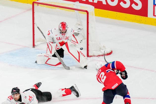 ZURICH, SWITZERLAND - MAY 31: Noah Steen of Norway R) scores the Bronze medal goal during OT during the 2026 IIHF Ice hockey, Eishockey World Championship, WM, Weltmeisterschaft Switzerland Bronze medal game between Canada and Norway at Swiss Life Arena on May 31, 2026 in Zurich, Zurich. Zurich Swiss Life Arena Zurich Switzerland *** ZURICH, SWITZERLAND MAY 31 Noah Steen of Norway R scores the Bronze medal goal during OT during the 2026 IIHF Ice Hockey World Championship Switzerland Bronze medal game between Canada and Norway at Swiss Life Arena on May 31, 2026 in Zurich, Zurich Zurich Swiss Life Arena Zurich Switzerland Switzerland Copyright: xJustPictures.ch JarixPestelaccix jp-en-EuSpIm-JP6_JAR_Canada_Norway_31May2026_00161