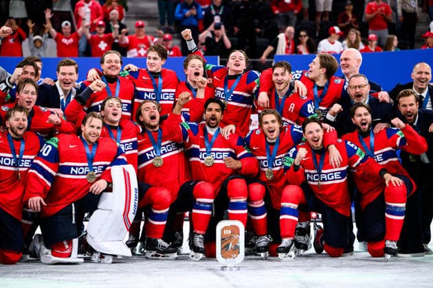 260531 Andreas Martinsen of Norway celebrate with teammates after the 2026 IIHF Ice hockey, Eishockey World Championship, WM, Weltmeisterschaft bronze medal game between Canada and Norway on May 31, 2026 in Zürich. Photo: Jesper Zerman BILDBYRAN kod JZ JZ0739 ishockey ice hockey ishockey-vm 2026 vm 2026 iihf world championship kanada canada norge norway bronsmatch bronze medal game bbeng jubel *** 260531 Andreas Martinsen of Norway celebrate with teammates after the 2026 IIHF Ice Hockey World Championship bronze medal game between Canada and Norway on May 31, 2026 in Zurich Photo Jesper Zerman BILDBYRAN kod JZ JZ0739 ishockey ice hockey ishockey vm 2026 vm 2026 iihf world championship kanada canada norge norway bronsmatch bronze medal game bbeng jubel  Copyright: JESPERxZERMAN BB260531JZ116