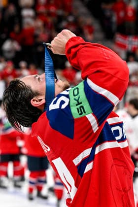 ZURICH, SWITZERLAND MAY 31 Sander Hurrod of Norway celebrate winning the bronze medal during the 2026 IIHF Ice Hockey World Championship Switzerland Bronze medal game between Canada and Norway at Swiss Life Arena on May 31, 2026 in Zurich, Zurich Zurich Swiss Life Arena Zurich Switzerland Copyright: xJustPictures.ch AndreaxBrancax jp-en-EuSpIm-JP7_ANB_CanNor_31052026_8214
