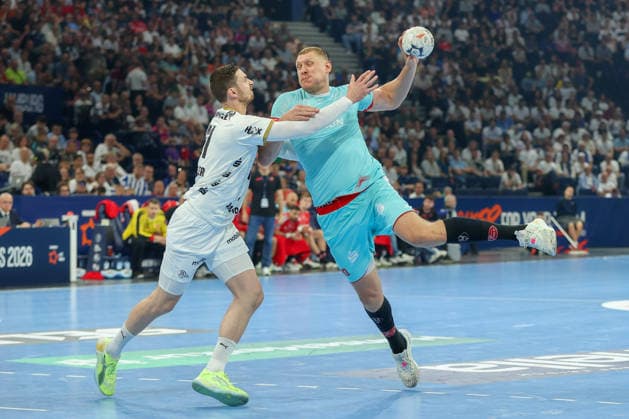 31 05 2026, xgox, Handball EHF European League Final THW Kiel MT Melsungen v l Hendrik Pekeler Kiel, 61 , Dainis Kristopans Melsungen, 10 duel, duel, fight, tackle Hamburg