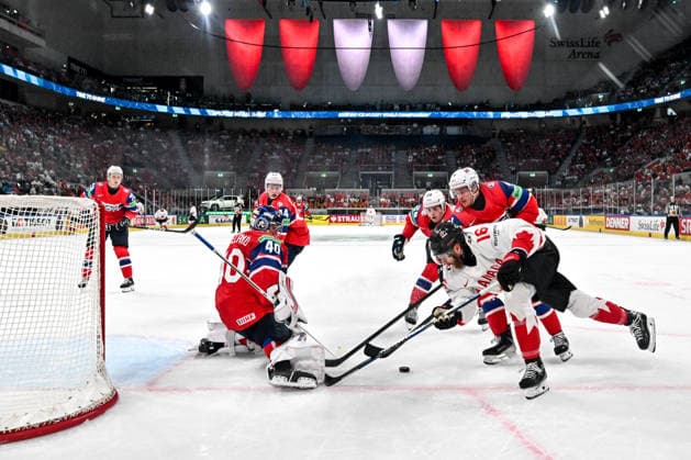 ZURICH, SWITZERLAND MAY 31 goalkeeper Henrik Haukeland of Norway L makes a save against Connor Brown of Canada R during the 2026 IIHF Ice Hockey World Championship Switzerland Bronze medal game between Canada and Norway at Swiss Life Arena on May 31, 2026 in Zurich, Zurich Zurich Swiss Life Arena Zurich Switzerland Switzerland Copyright: xJustPictures.ch AndreaxBrancax jp-en-EuSpIm-JP7_ANB_CanNor_31052026_8354