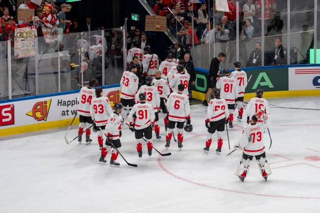 ZURICH, SWITZERLAND MAY 31 Team Canada left the rink after the 2026 IIHF Ice Hockey World Championship Switzerland Bronze medal game between Canada and Norway at Swiss Life Arena on May 31, 2026 in Zurich, Zurich Zurich Swiss Life Arena Zurich Switzerland Copyright: xJustPictures.ch JarixPestelaccix jp-en-EuSpIm-JP6_JAR_Canada_Norway_31May2026_00180