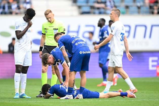 KAA Gent v KRC Genk - Jupiler Pro League Europe Play-Off Decider GENT, BELGIUM - MAY 31 : Tiago Alves Araujo Felipe defender of KAA Gent with an injury during the Jupiler Pro League Europe Play-Off decider match with the last European Conference League ticket at stake between KAA Gent and KRC Genk on May 31, 2026 in Gent, Belgium, 31 05 2026 Gent Belgium  Copyright: xNicoxVereeckenx