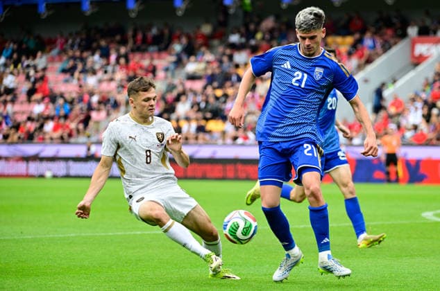 From left Denis Visinsky of Czech Republic and Albian Hajdari of Kosovo in action during the Czech Republic vs Kosovo soccer friendly match, in Prague, Czech Republic, May 31, 2026. (CTKxPhoto RomanxVondrous) CTKPhotoP2026053104611  CTKPhotoP2026053104611