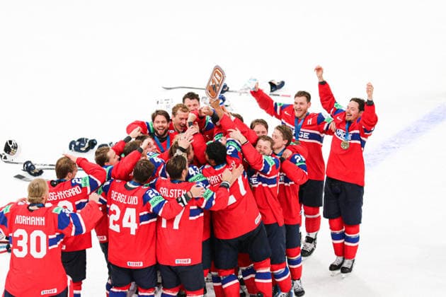 WINTER SPORTS - Ice hockey, Eishockey - IIHF World Championship, WM, Weltmeisterschaft - Bronze Medal - Canada vs. Norway Photo by IPA ABACAPRESS.COM85217668 - team Norway holding the bronze trophy iihf 2026 during IIHF World Championship - Bronze Medal - Canada vs Norway, Ice Hockey in Zurich, Switzerland, May 31 2026 Zurigo Switzerland  Copyright: xIPAxSport ABACAx