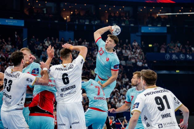 Hamburg, 31.05.2026, Handball, Herren, EHF European League Men 2025 26, Finale, THW Kiel - MT Melsungen Aaron Mensing (MT Melsungen, 33) beim Wurf aus dem Rückraum