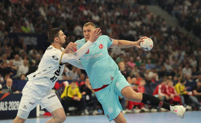 photo Goal throw from Dainis KRISTOPANS Melsungen against Hendrik Pekeler Kiel , left Handball Men on Sun 31 05 2026 Mens EHF European League , Final Four in Hamburg Melsungen THW Kiel Final