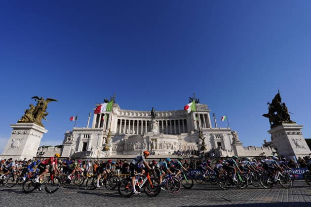 The pack rides during Stage 21 of the Giro d™Italia from Rome to Rome, Italy. Monday May 31, 2026  Copyright: xFabioxFerrari LaPressex