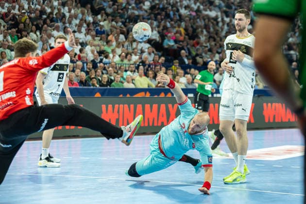 Arnar Freyr Arnarsson MT Melsungen controls the ball during the handball final of the Winamax EHF Finals 2026 between THW Kiel and MT Melsungen at Barclays Arena on May 31, 2026 in Hamburg, Germany