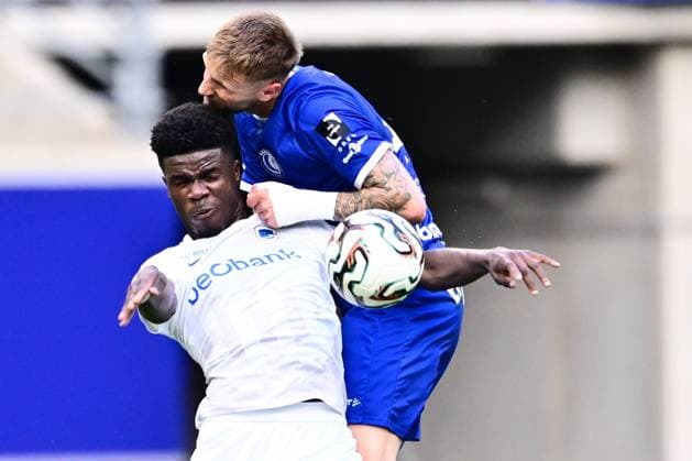 KAA Gent v KRC Genk - Jupiler Pro League Europe Play-Off Decider GENT, BELGIUM - MAY 31 : Bibout Aaron forward of KRC Genk and Van Der Heyden Siebe defender of KAA Gent battle for the ball during the Jupiler Pro League Europe Play-Off decider match with the last European Conference League ticket at stake between KAA Gent and KRC Genk on May 31, 2026 in Gent, Belgium, 31 05 2026 Gent Belgium  Copyright: xPeterxDexVoechtx