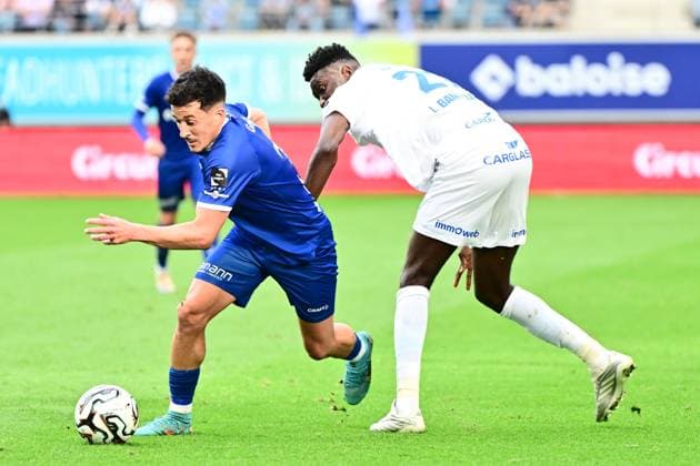 KAA Gent v KRC Genk - Jupiler Pro League Europe Play-Off Decider GENT, BELGIUM - MAY 31 : Kadri Abdelkahar midfielder of KAA Gent and Bangoura Sory Ibrahima midfielder of KRC Genk battle for the ball during the Jupiler Pro League Europe Play-Off decider match with the last European Conference League ticket at stake between KAA Gent and KRC Genk on May 31, 2026 in Gent, Belgium, 31 05 2026 Gent Belgium  Copyright: xPeterxDexVoechtx