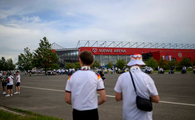 Feature, Fans from GER on the way to the stadium, Mewa Arena International soccer match, Germany GER Finland FIN on 31 05 2026 in Mainz Germany Mewa Arena
