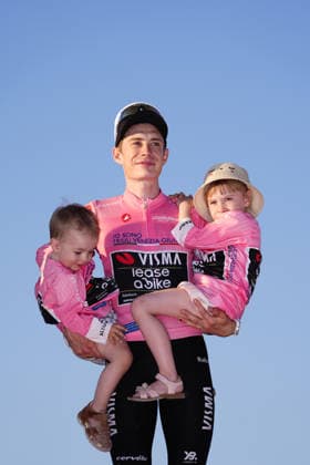 Denmark™s Jonas Vingegaard Hansen of Team Visma Lease A Bike (Pink jersey) winner of the race on the podium during Stage 21 of the Giro d™Italia from Rome to Rome, Italy. Monday May 31, 2026  Copyright: xFabioxFerrari LaPressex