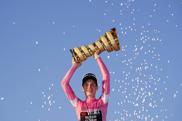 Denmark™s Jonas Vingegaard Hansen of Team Visma Lease A Bike (Pink jersey) winner of the race on the podium with the trophy (trofeo senza fine) during Stage 21 of the Giro d™Italia from Rome to Rome, Italy. Monday May 31, 2026  Copyright: xFabioxFerrari LaPressex