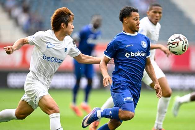 KAA Gent v KRC Genk - Jupiler Pro League Europe Play-Off Decider GENT, BELGIUM - MAY 31 : Sonko Momodou forward of KAA Gent is been chased by Yokoyama Ayumu forward of KRC Genk during the Jupiler Pro League Europe Play-Off decider match with the last European Conference League ticket at stake between KAA Gent and KRC Genk on May 31, 2026 in Gent, Belgium, 31 05 2026 Gent Belgium  Copyright: xNicoxVereeckenx